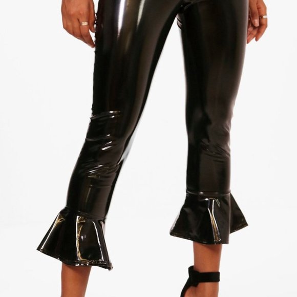 Women's Boohoo Night Erin Vinyl Ruffle Hem Legging - Picture 2 of 3